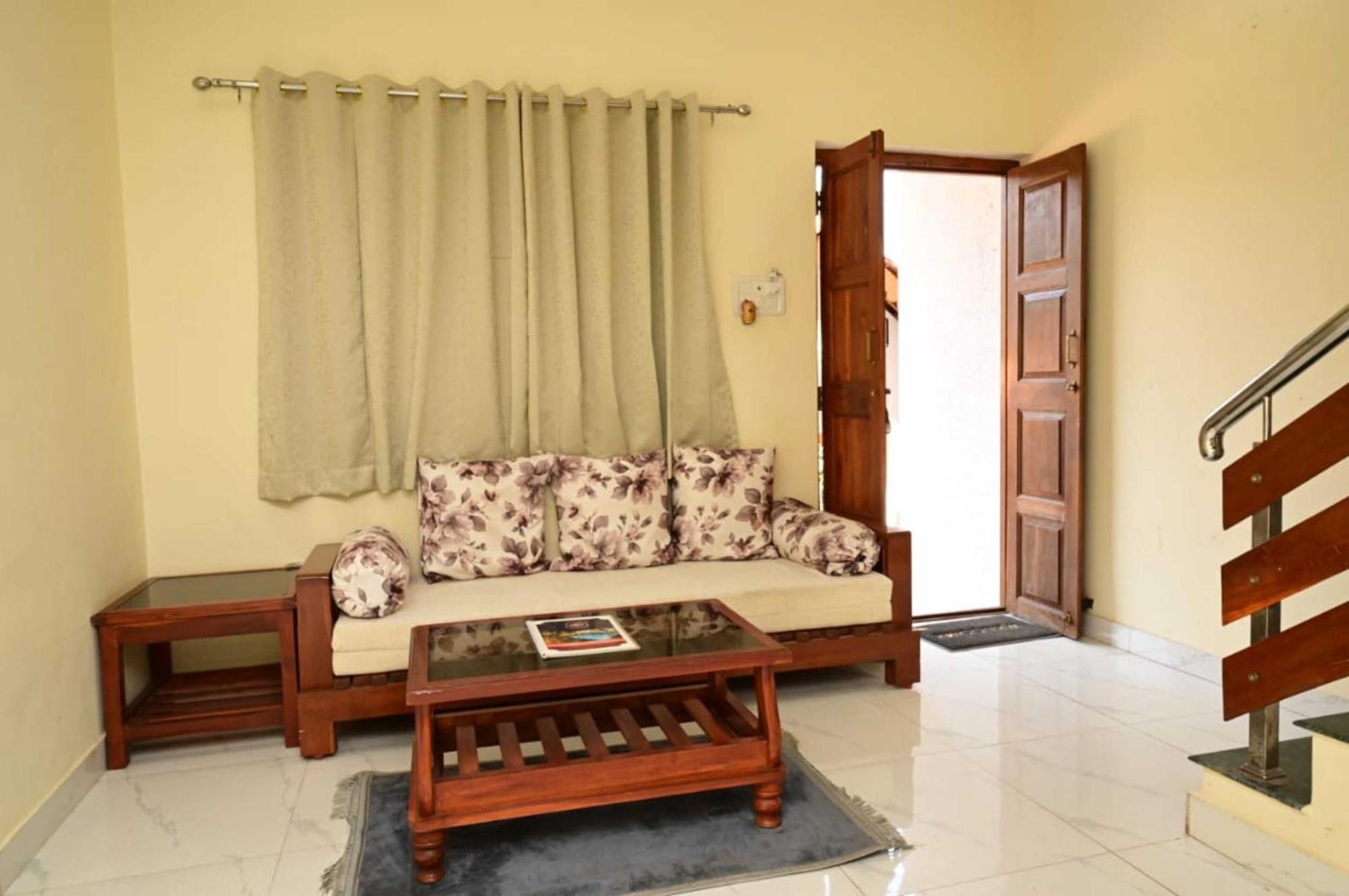 Wada Chirebandi Hotel Gimvi Ngoại thất bức ảnh