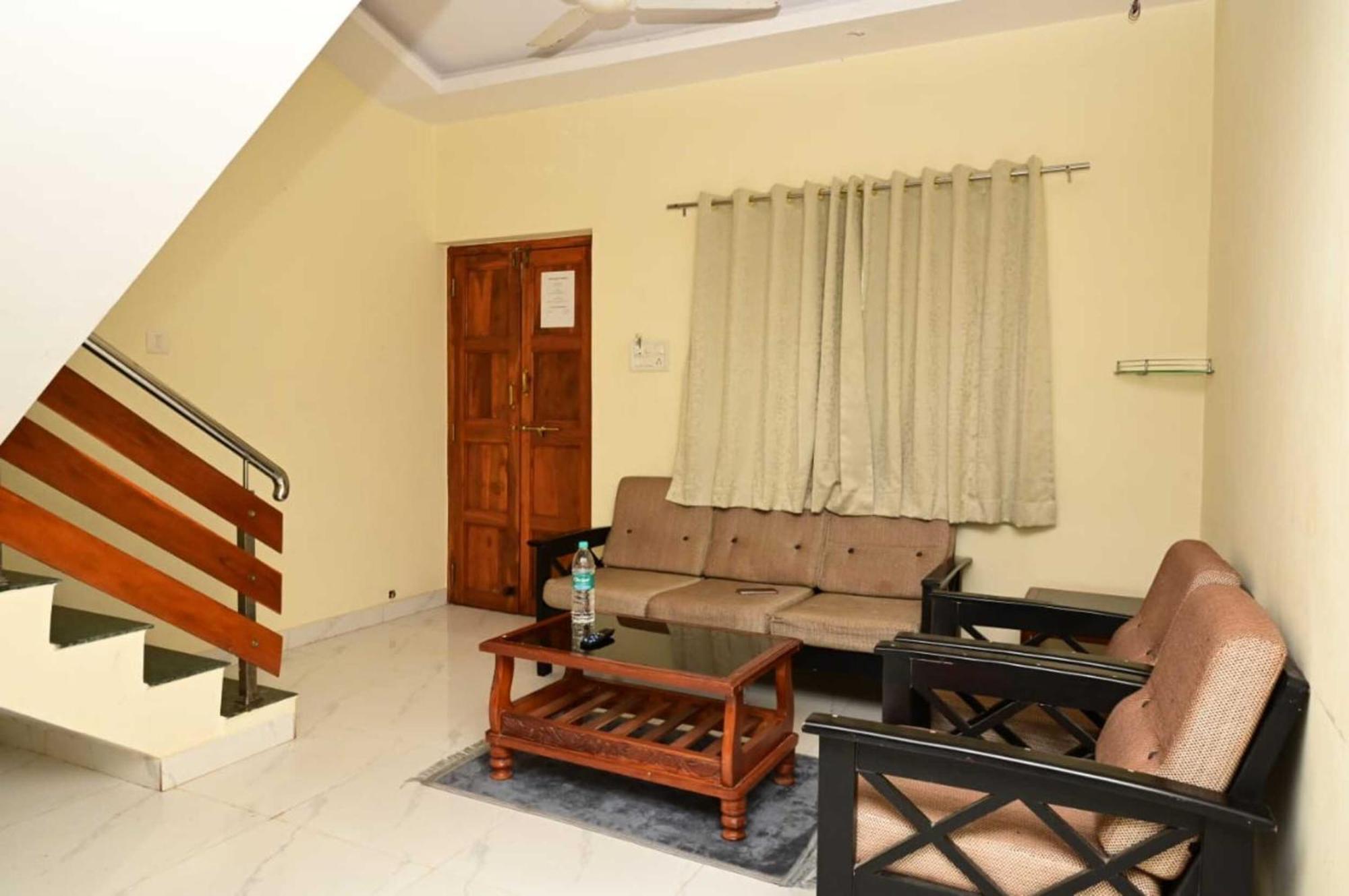 Wada Chirebandi Hotel Gimvi Ngoại thất bức ảnh